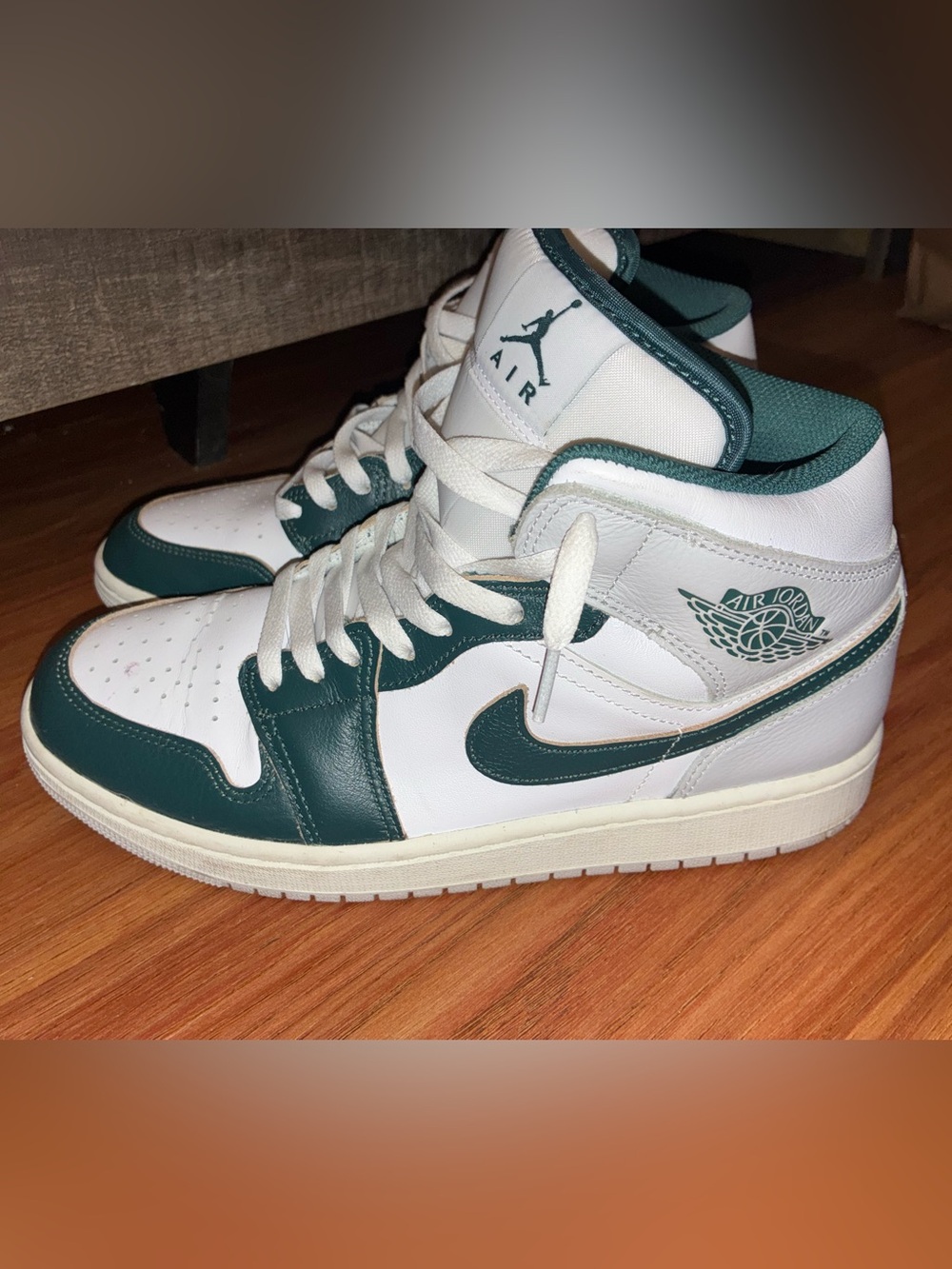 Like New! Men’s 9 Air Jordan 1 Mid SE - Oxidized Green